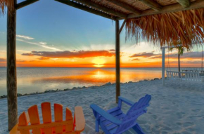 Casa de Playa - Waterfront with Amazing Sunset, Pool and WIFI